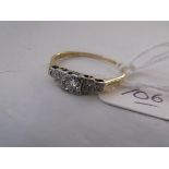 An art deco 5 stone diamond ring 2g