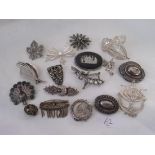 Quantity of silver brooches