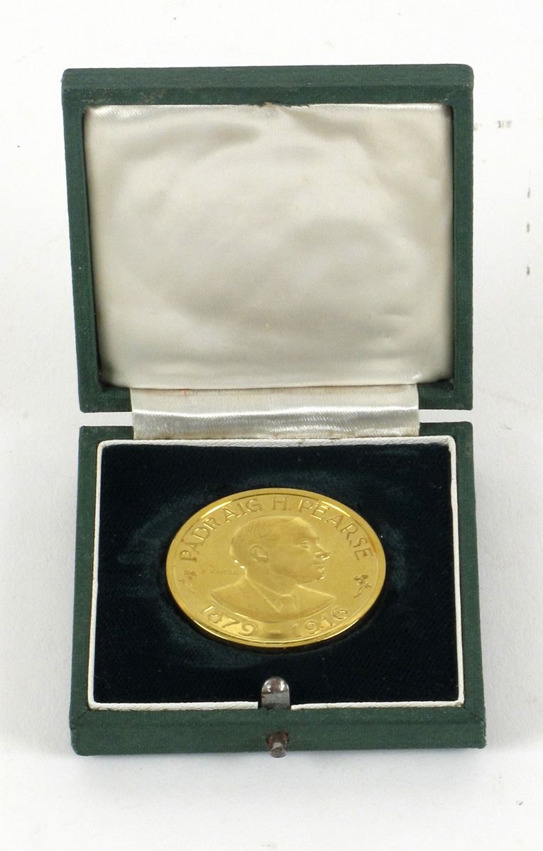 1966 Padraig Pearse Gold commemorative medallion by Vincze. A cased 4oz 22-carat gold