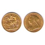 GB. Victoria gold sovereigns, 2, both old head, 1900. (2) Fine and about fine. (2)