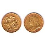 GB Victoria gold sovereigns, old head, 1893, 1897 and 1900. Fine to good fine. (3)