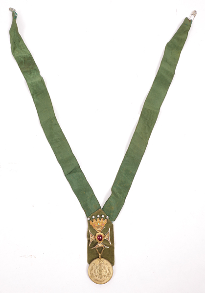 Friendly Brothers of St. Patrick, jewel. A fine 19th Century gilt metal Medal, with jeweled crown - Image 2 of 2