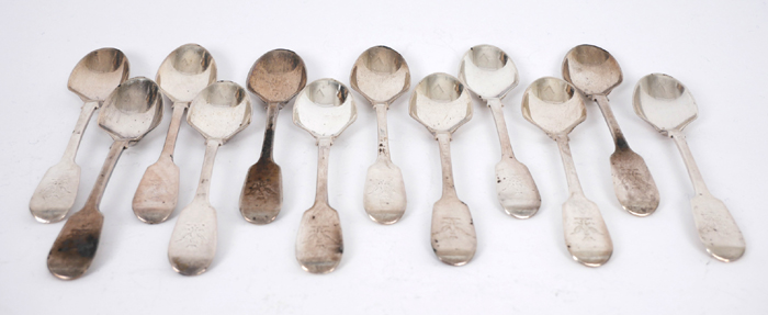 Victorian Irish silver teaspoons. A set of 12 Victorian Irish silver fiddle pattern teaspoons,