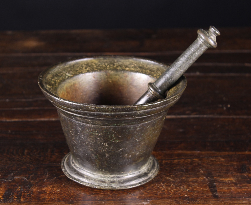 An Early 18th Century Bronze Pestle & Mortar.  The pestle 8 ins (20 cms) long.