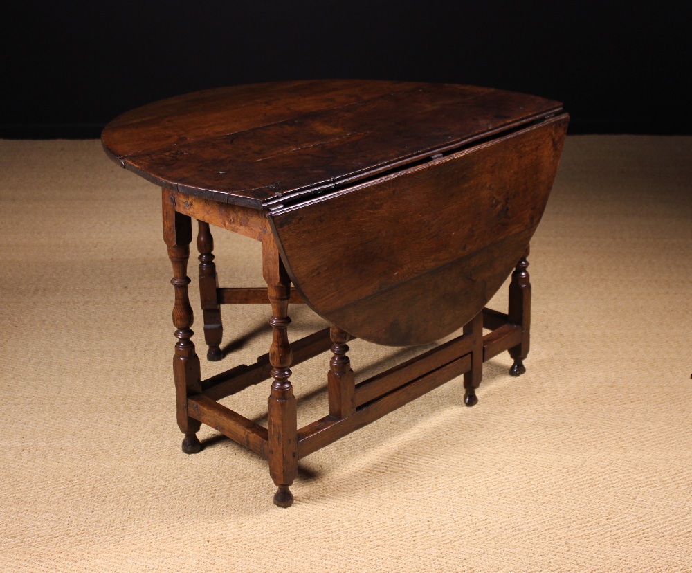 A Fine Late 17th/Early 18th Century Oak Gateleg Table.