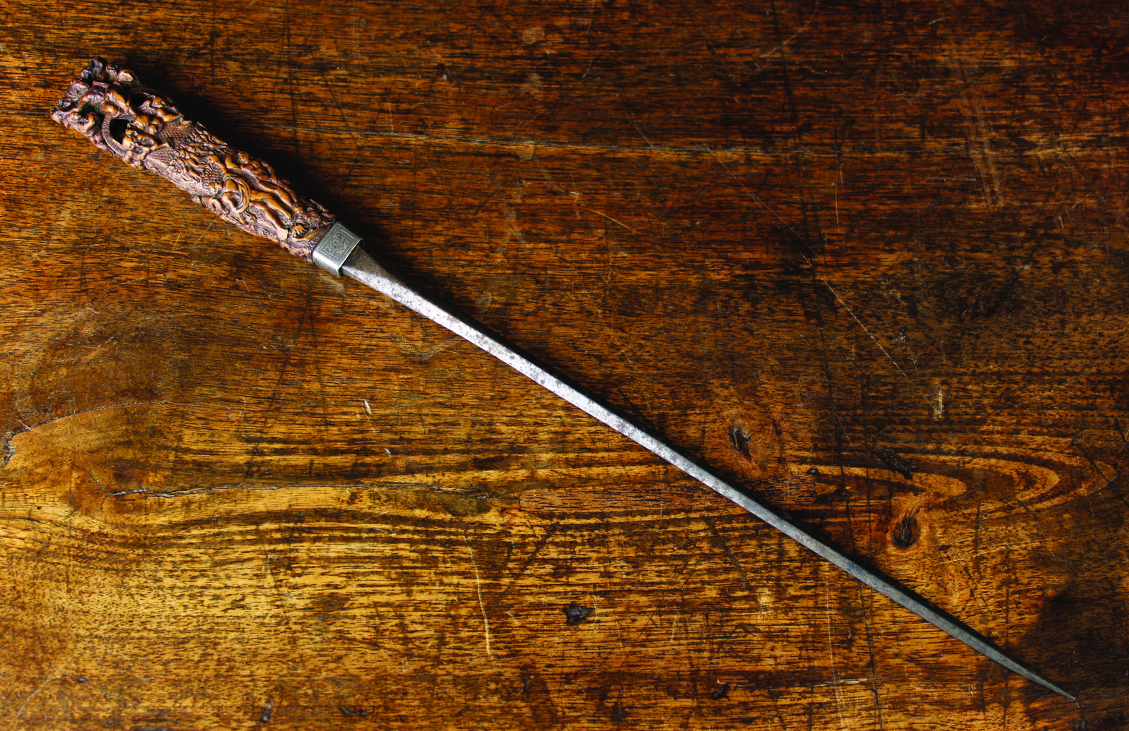 A Fabulous Quality Late 16th/Early 17th Century Misericorde Knife with intricately pierced & carved