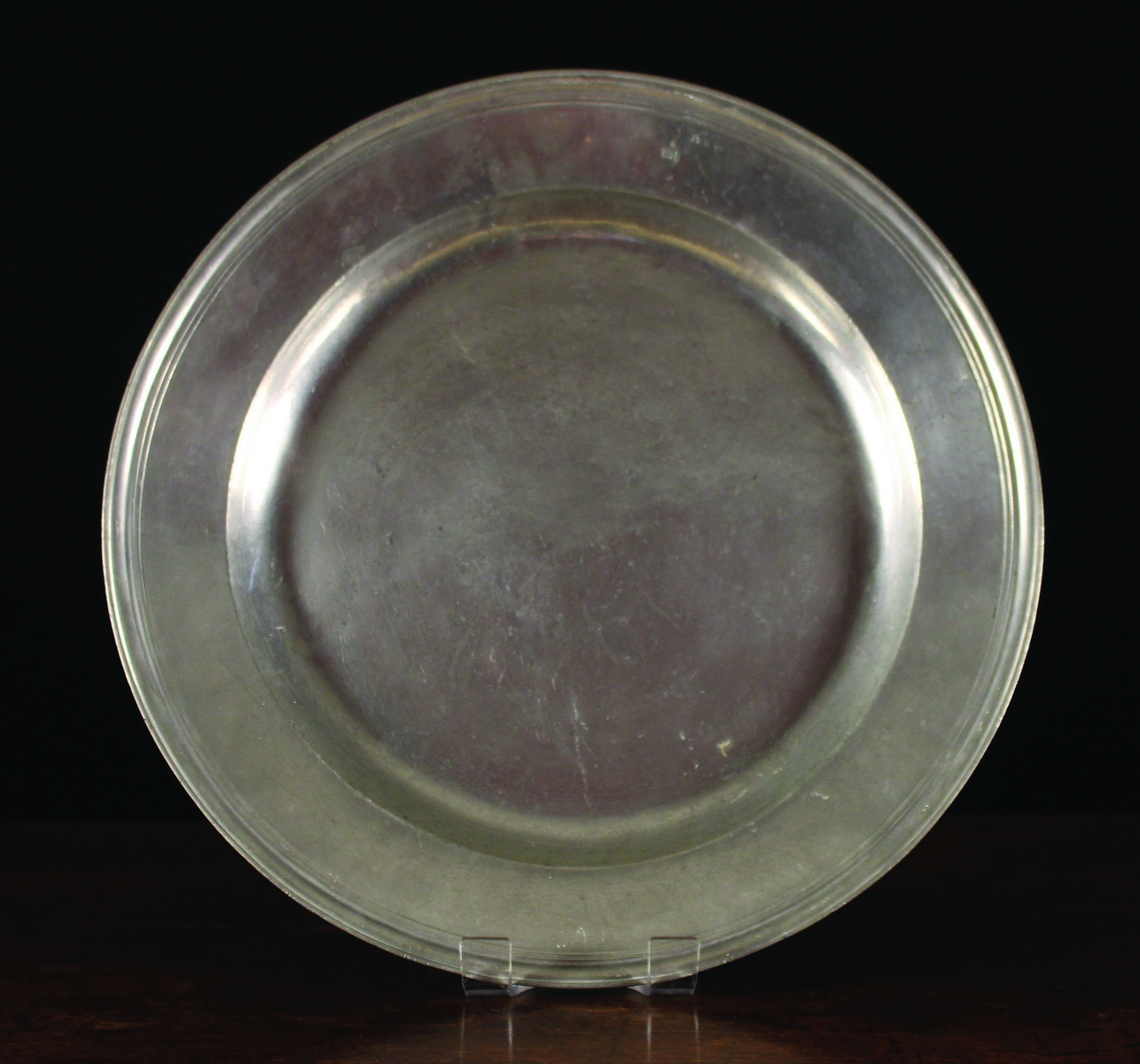 A 17th Century Triple Reeded Pewter Charger by Samuel Newell, Circa 1690, 20¼ ins (51.