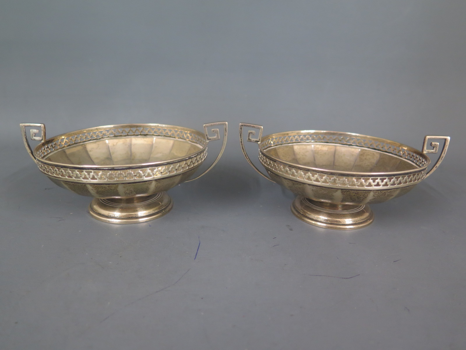 A pair of silver twin handled bon bon dishes Sheffield R & B 1922/23 - approx weight 7 troy oz -