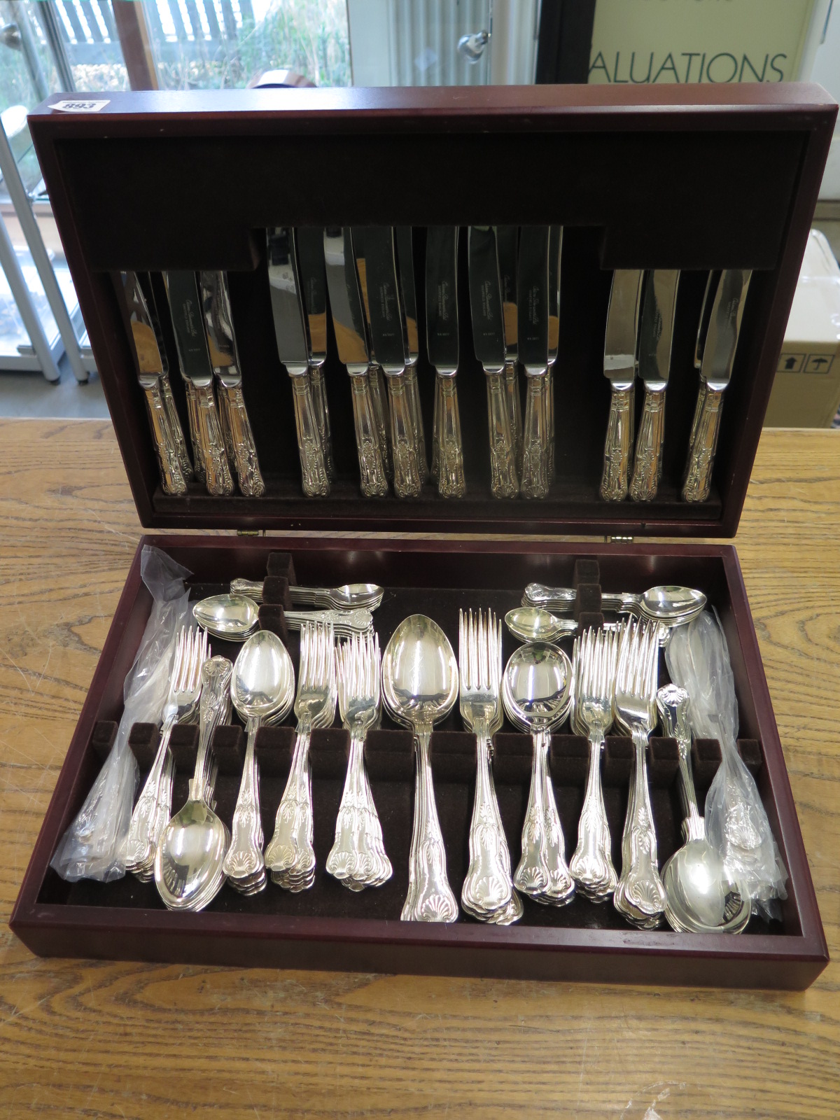 A canteen of Kings pattern plated cutlery - 12 place settings - in good condition