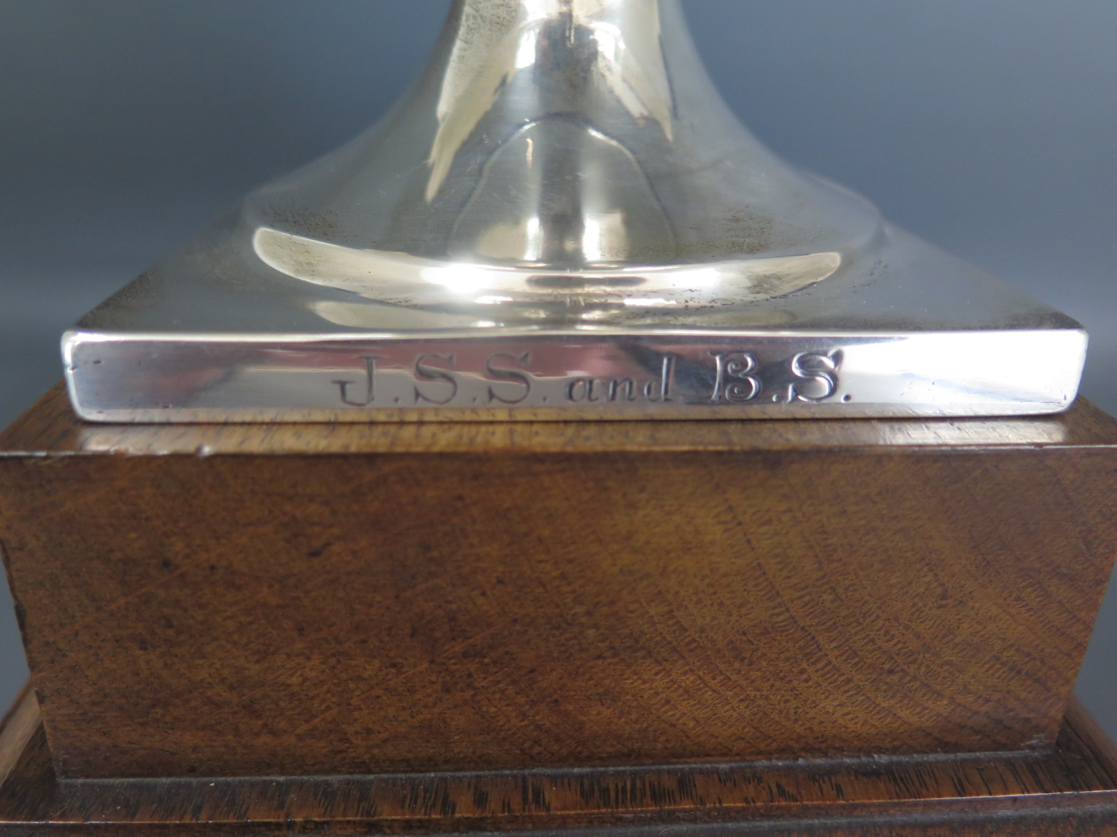 A silver presentation twin handled bowl on wooden stand London 1913/14 TB&S - Height 23cm approx - Image 4 of 4