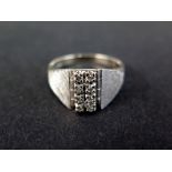 An 18ct white gold eight stone diamond ring - Size O - Weight approx.