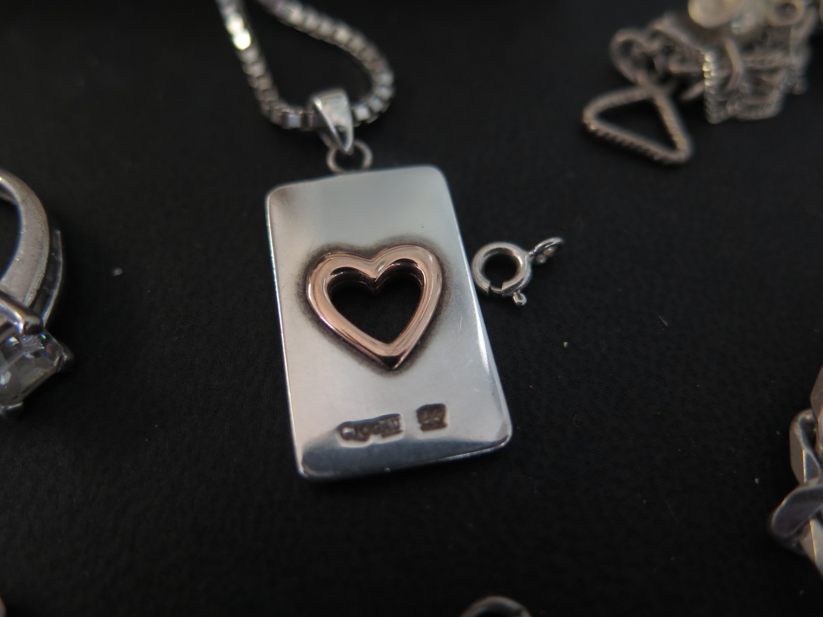 CLOGAU a bi-colour heart necklace - Hallmarked Silver - Together with an assortment of jewellery - - Image 2 of 4