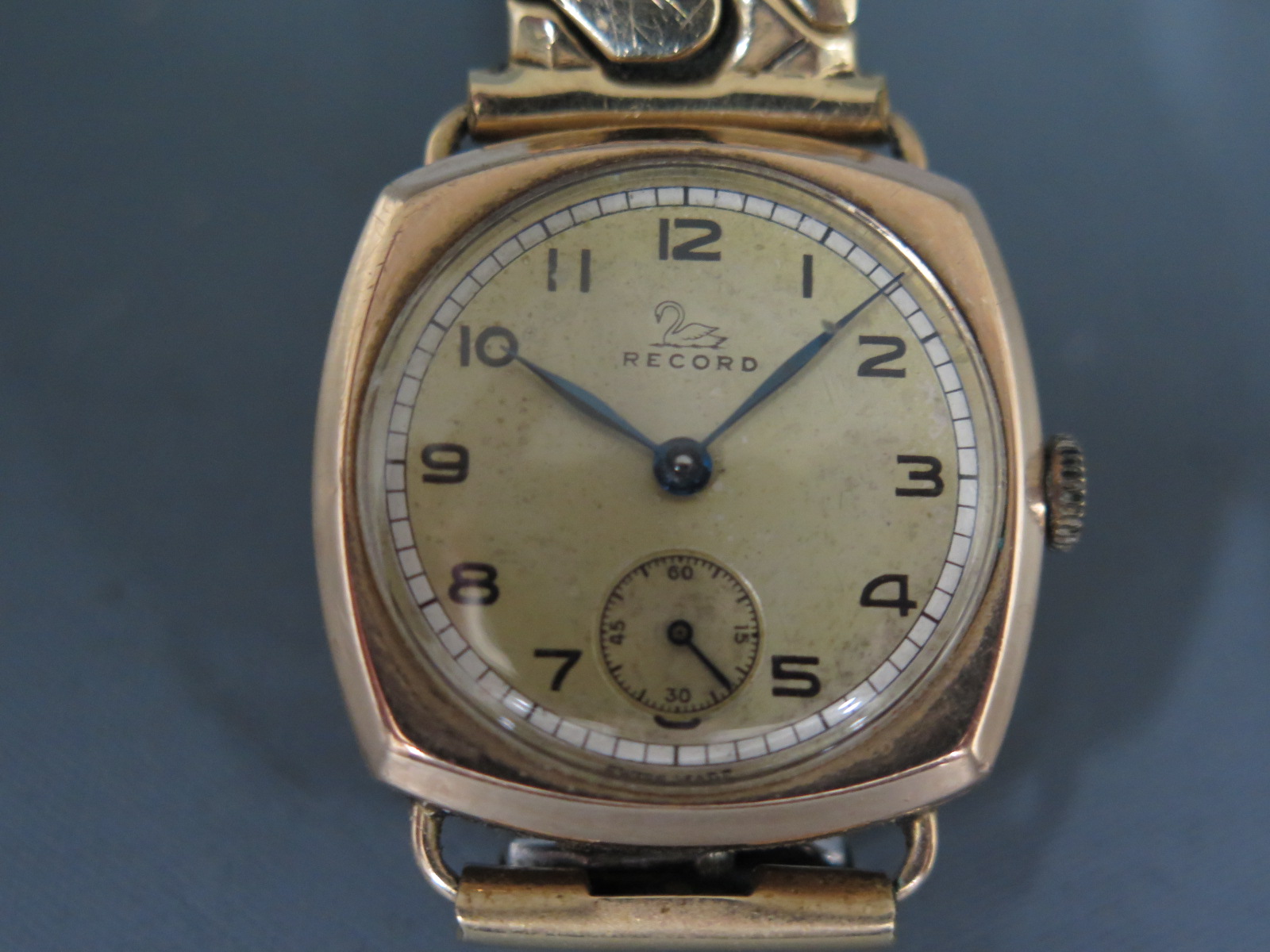 A 9ct gold cased mid sized wristwatch by Record, - Image 2 of 2