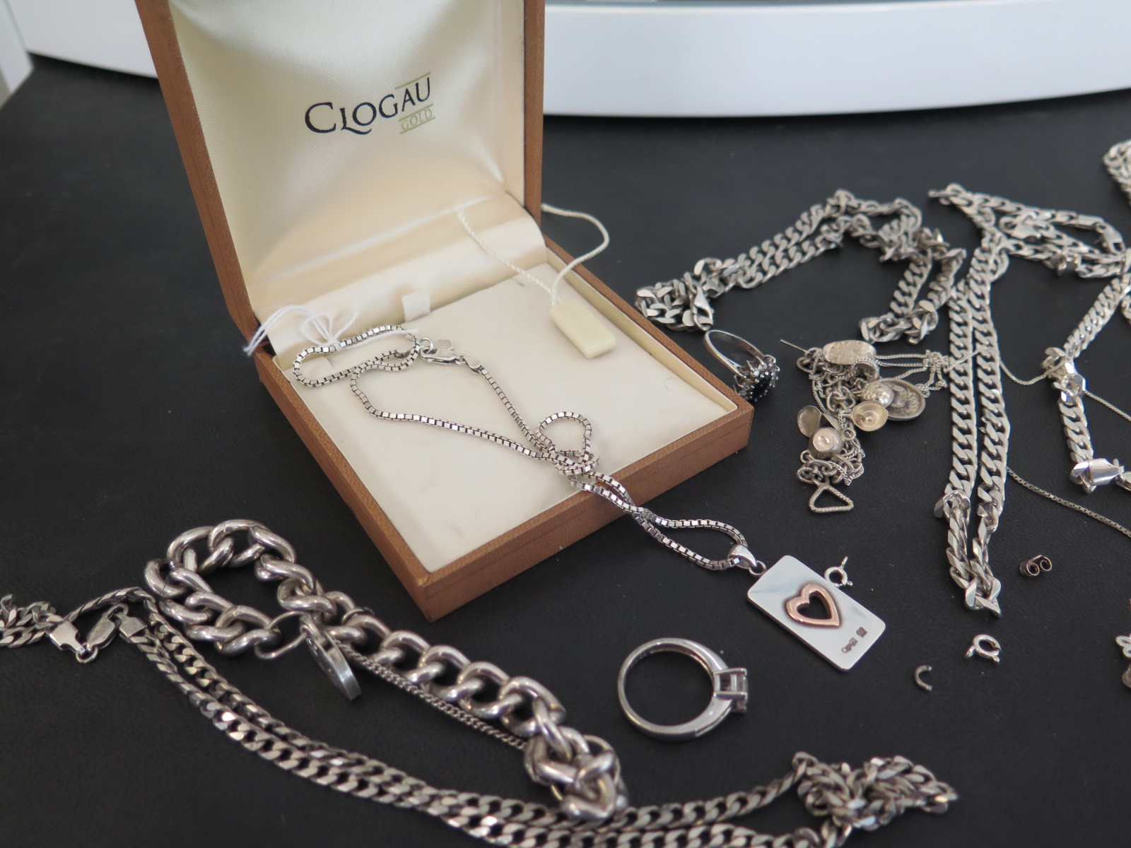 CLOGAU a bi-colour heart necklace - Hallmarked Silver - Together with an assortment of jewellery - - Image 4 of 4