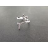 A diamond foliate crossover style ring - Stamped 750 - Ring size P 1/2 - Weight approx 5.