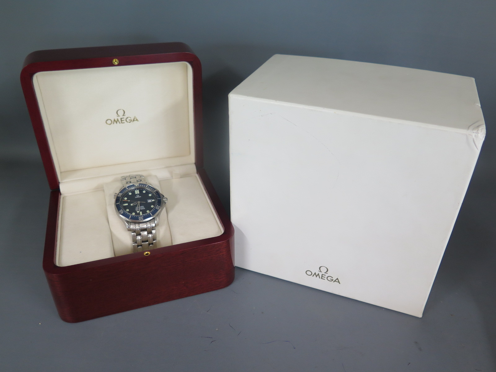 Omega - A gents Omega quartz Seamaster Proffesional wristwatch with helium valve to 300m,
