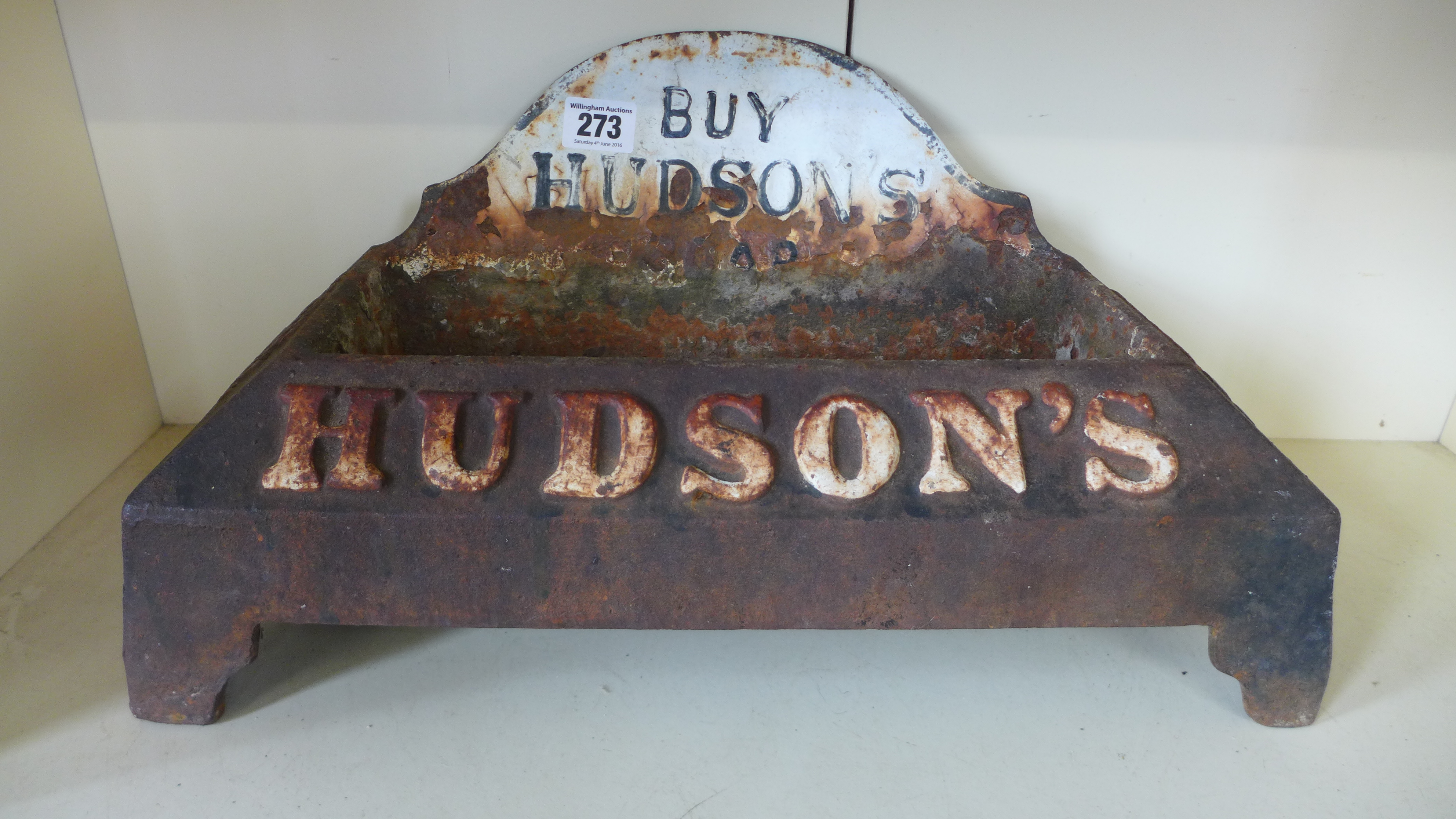 An advertising cast iron Hudsons Drink Puppy Drink dog trough - Height 20cm x 40cm x 22cm