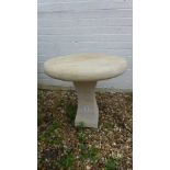 A limestone garden table - Height 55cm x Diameter 57cm