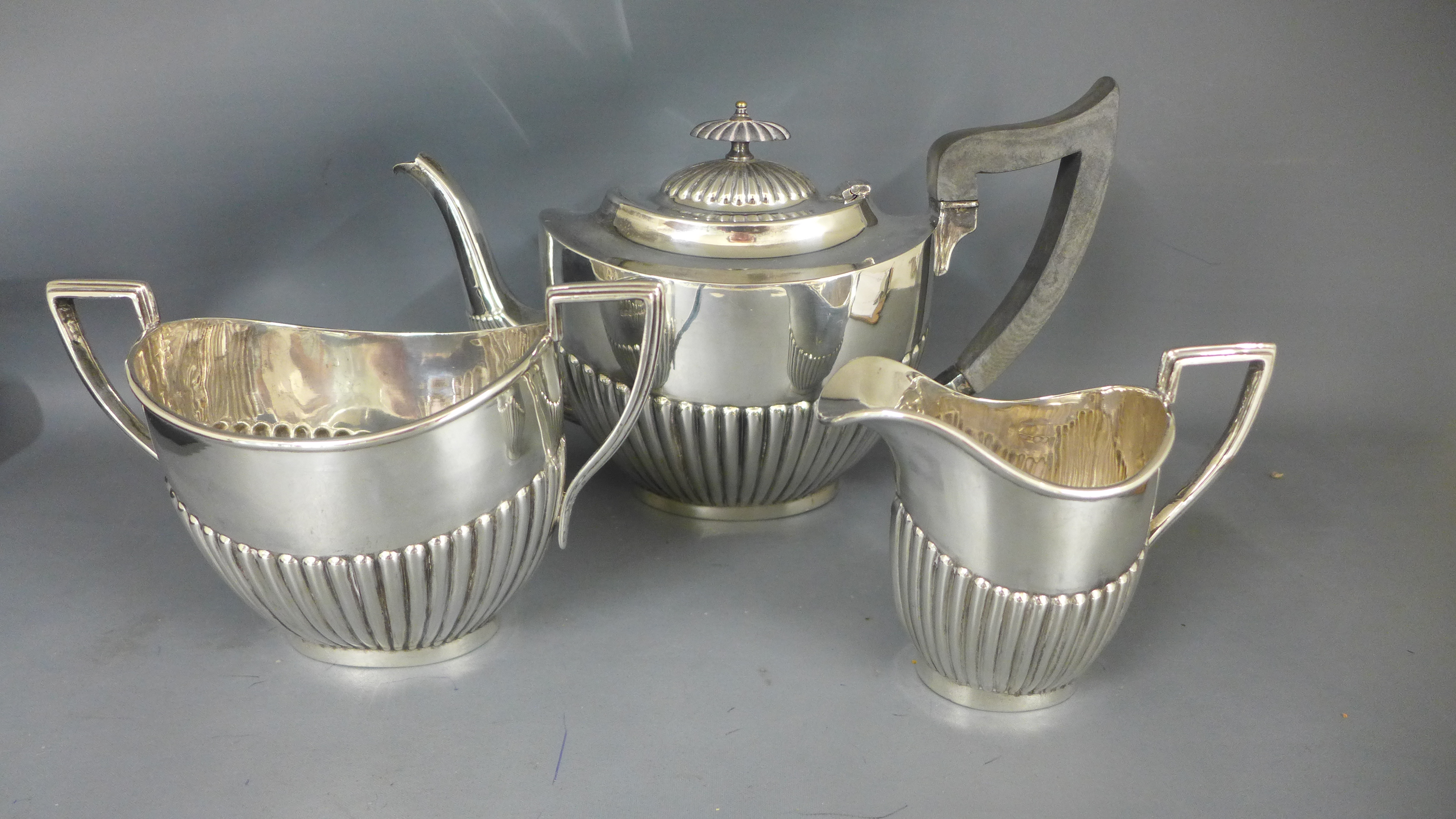 A silver three piece teaset Sheffield 1912/1913 maker W & EV - total weight approx 38 troy oz