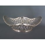 A small Dutch silver basket oval with pierced body - Weight approx. 4.