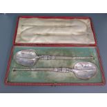 A pair of boxed silver anointing spoons 1904/05 Elkington and Co - Length 25cm - approx weight 7.