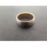 An 18ct yellow, white and rose gold band ring size M - approx weight 5.