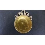 A George VII gold sovereign with a pendant mount dated 1907 - approx weight 8.