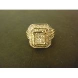 A 9ct yellow gold diamond dress ring - Size W - Weight approx. 4.