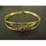 A very pretty bangle, believed to be 9ct yellow gold - Weight approx. 6gms - Width 6.