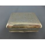 An 18th century French silver snuff box, silver mark discontinued - Weight approx.