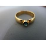 A 9ct hallmarked yellow gold ring size O - approx weight 3.