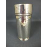 A plated Christian Dior cocktail shaker with hammered finish - Height 19cm - in good condition