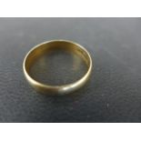 A 9ct yellow gold wedding band - ring size S/T - approx weight 2.