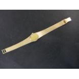 A ladies 9ct yellow gold Bulova 23 jewel ladies bracelet wristwatch - Length 20cm - manual wind,