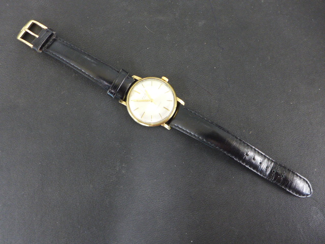 A 9ct yellow gold Avia 17 Jewel manual wind Gent's wristwatch - 34mm wide Condition report: