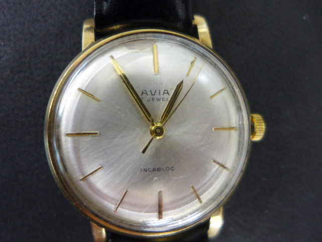 A 9ct yellow gold Avia 17 Jewel manual wind Gent's wristwatch - 34mm wide Condition report: - Image 2 of 3