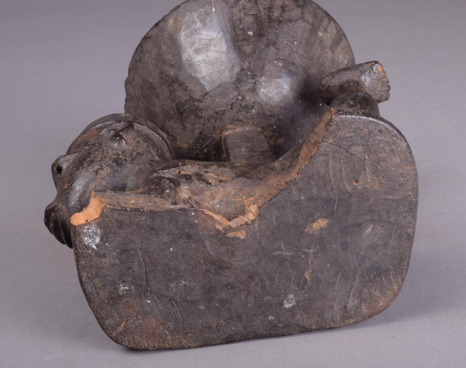 A Yoruba divination bowl Nigeria with an incised edge and supported by an acrobatic figure 14.5cm - Image 7 of 7