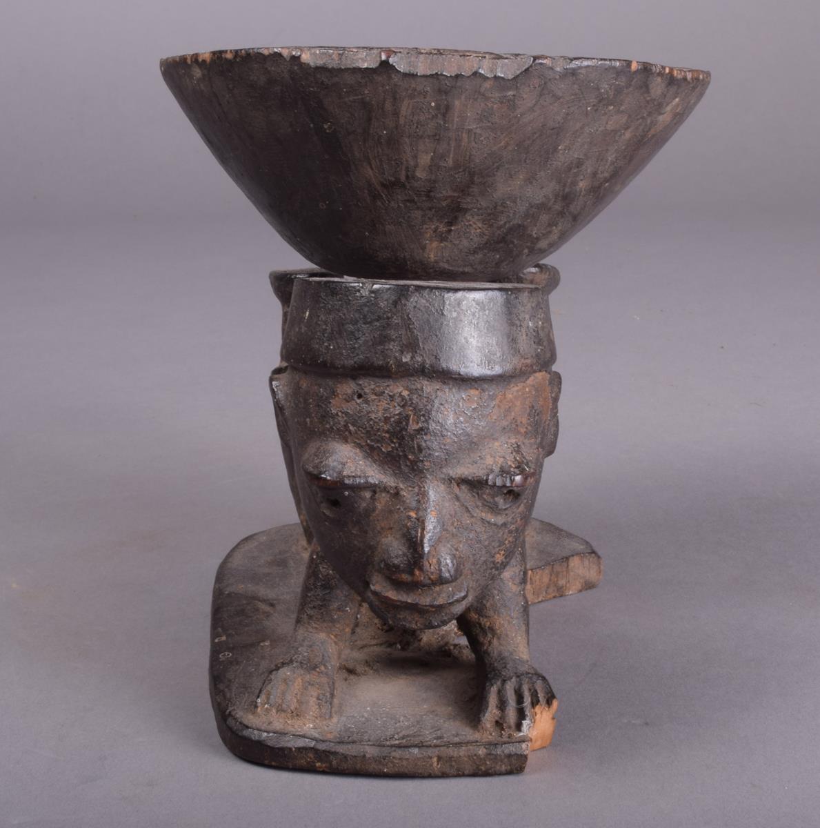 A Yoruba divination bowl Nigeria with an incised edge and supported by an acrobatic figure 14.5cm - Image 3 of 7