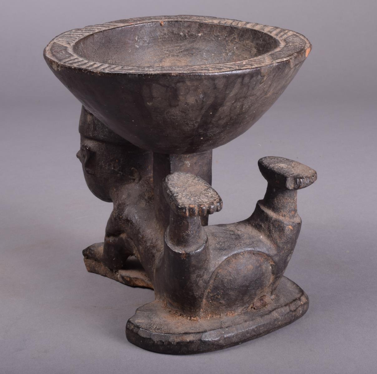 A Yoruba divination bowl Nigeria with an incised edge and supported by an acrobatic figure 14.5cm - Image 5 of 7