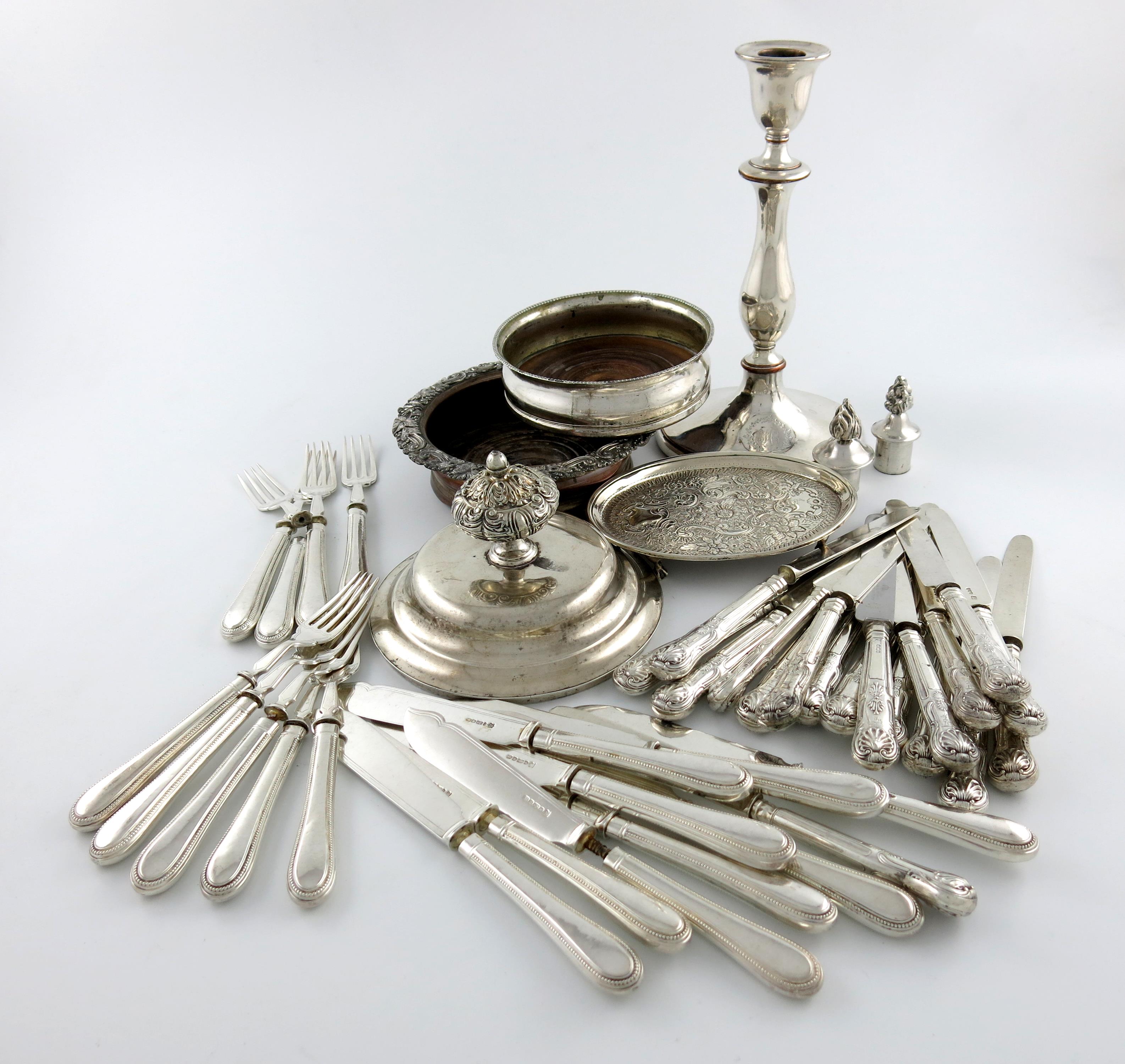 A mixed lot, comprising silver items: a matched set of sixteen George III/IV silver King's pattern