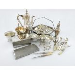 λ A mixed lot, comprising silver items: a sauce boat, of oval form, Birmingham 1938, a sugar