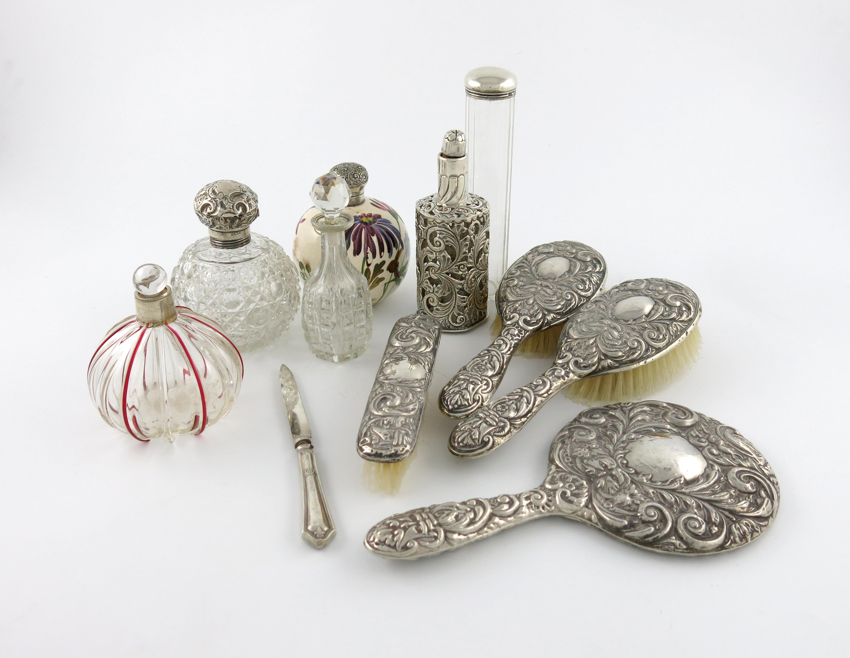 A mixed lot of silver items, various dates and makers, comprising: an Edwardian silver-mounted glass