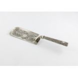 An Edwardian silver crumb scoop, by Weir and Sons, Dublin 1902, the shaped rectangular blade