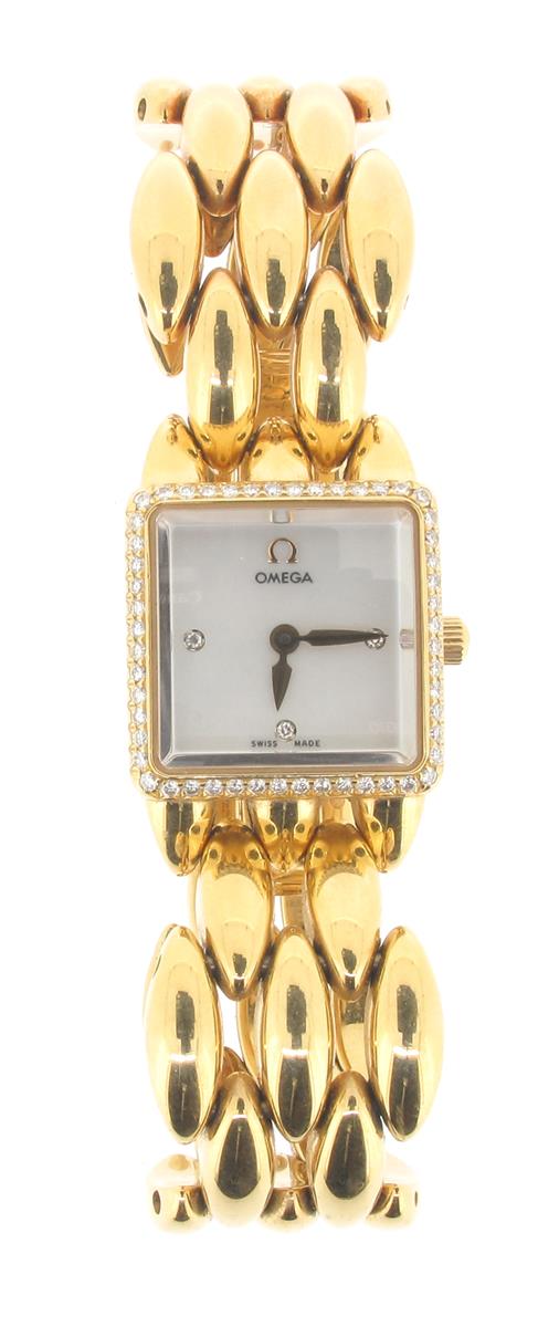 A lady's Omega Sapphette 18ct gold wristwatch, 1.8cm wide, numbered 55153280. The signed square