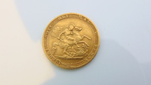 A George III full sovereign, 1820, 7.8g - Image 2 of 2