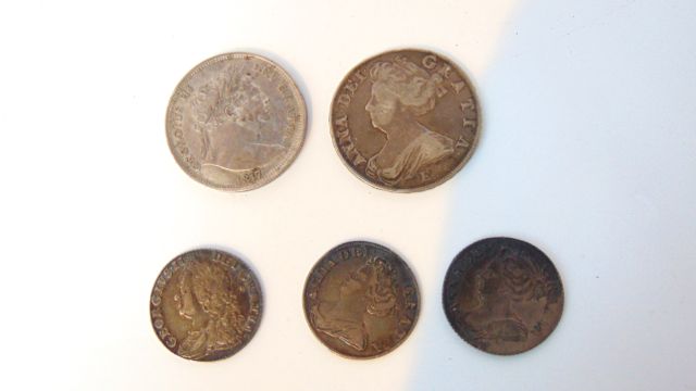 A Queen Anne silver half crown - Post Union, Sexto 1707, 2 Queen Anne shillings 1709 & 1711, A