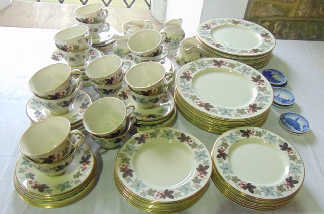 A quantity of Royal Doulton Camelot pattern dinner and tea wares number TC1016 including sixteen