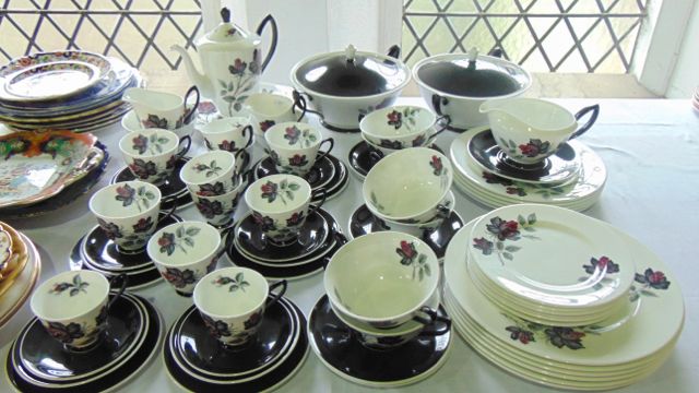 A quantity of Royal Albert Masquerade pattern dinner, coffee and tea wares comprising a pair of