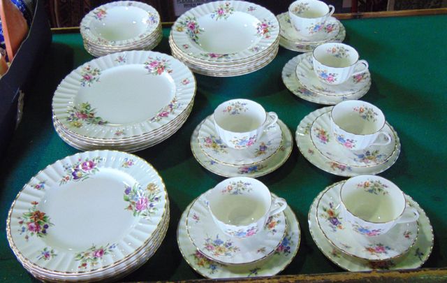 A collection of Royal Worcester Roanoke pattern dinner and tea wares comprising six dinner sized