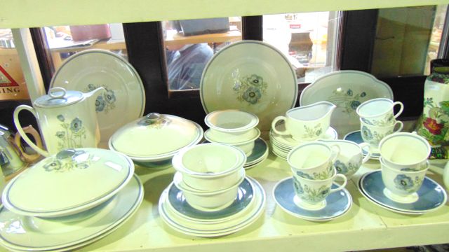 A quantity of Susie Cooper Glen Mist pattern dinner, tea and coffee wares number C1035 comprising